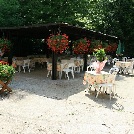 Отель Logis Doubs Rivage Charette-Varennes Экстерьер фото