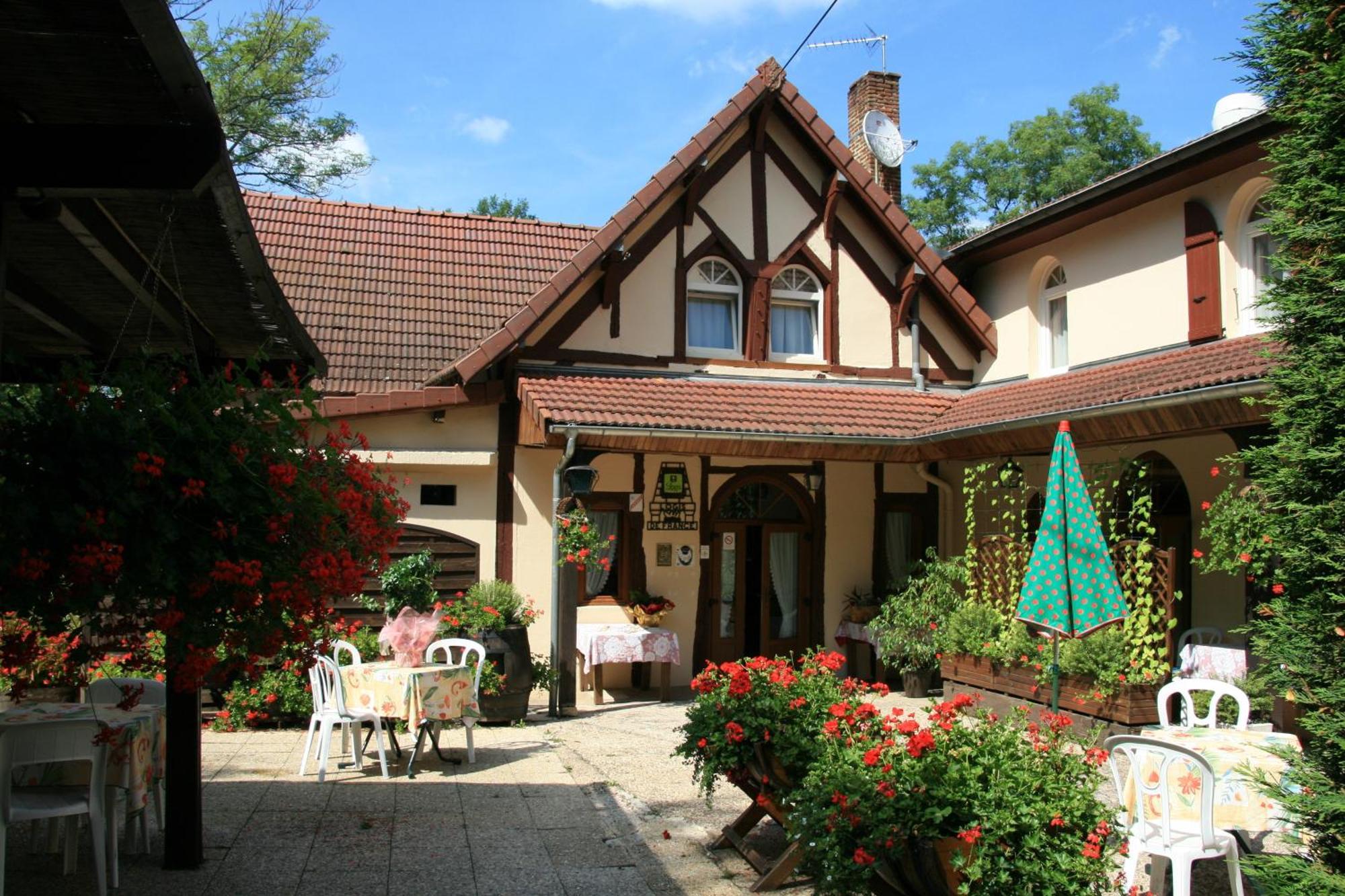 Отель Logis Doubs Rivage Charette-Varennes Экстерьер фото