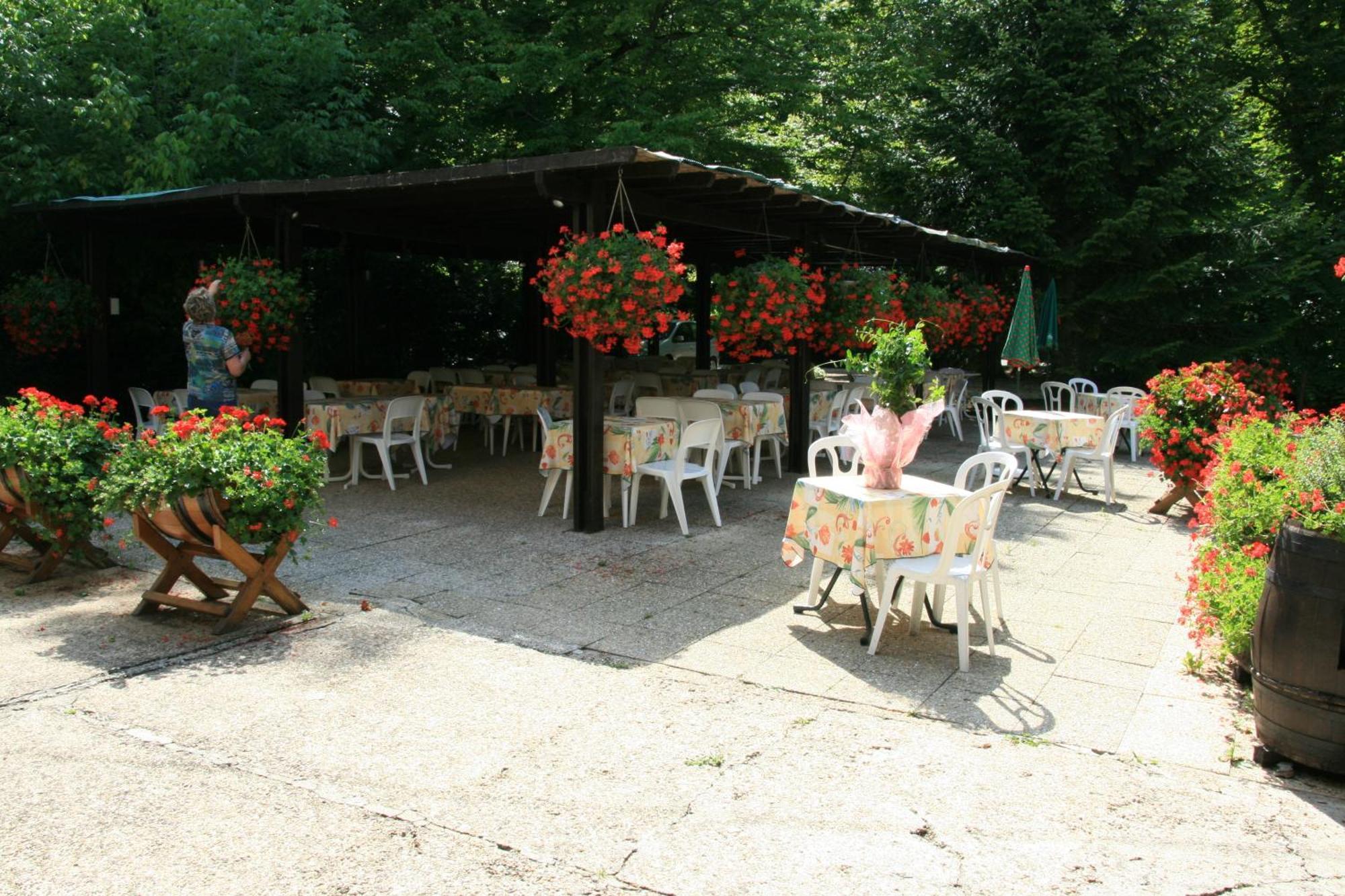 Отель Logis Doubs Rivage Charette-Varennes Экстерьер фото